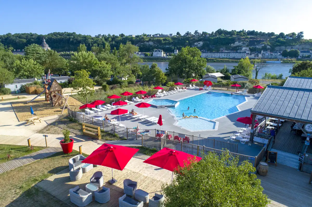 vue aerienne piscine camping